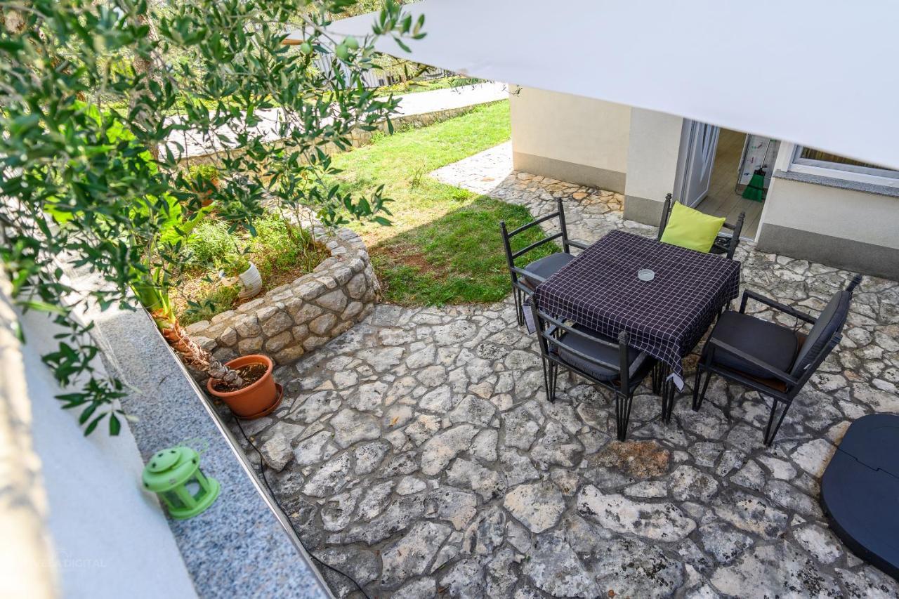Apartments Maksim And Timon Krk Town Exterior foto