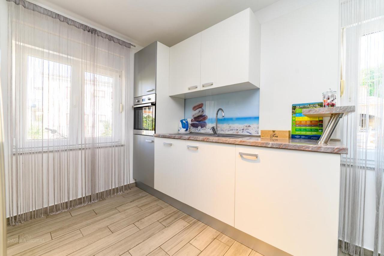 Apartments Maksim And Timon Krk Town Exterior foto