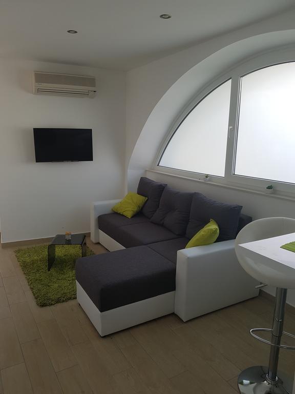 Apartments Maksim And Timon Krk Town Exterior foto